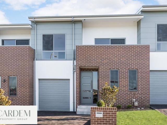 Townhouse for rent in Middleton Grange, Sydney