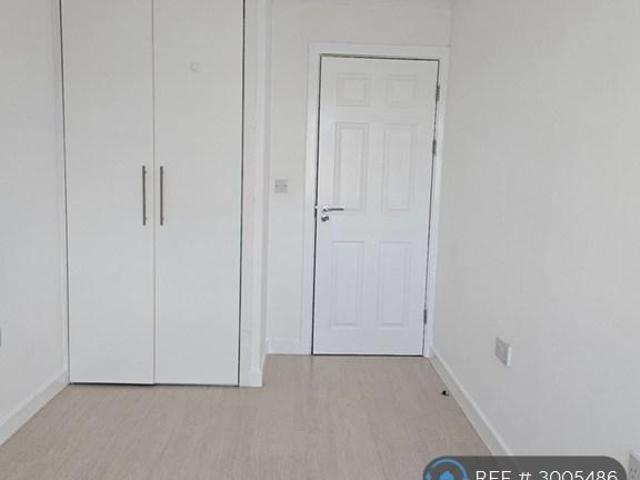 Apartment for rent in Poplar Grove, Greater London