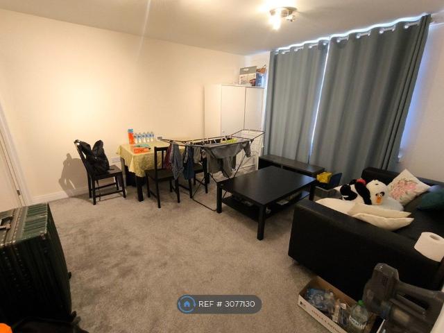 House for rent in Brownfields, Greater London