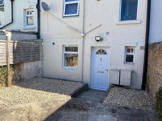 Apartment for rent in Roselands, Eastbourne