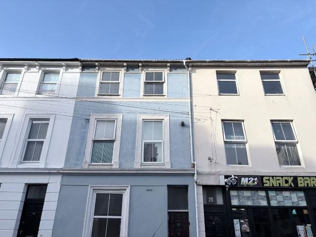 Apartment for rent in Roselands, Eastbourne