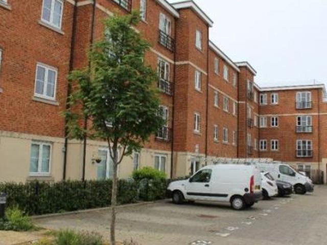 Apartment for rent in Roselands, Eastbourne