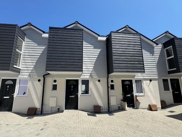 Apartment for rent in Roselands, Eastbourne