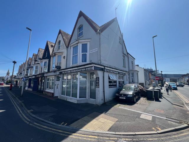Apartment for rent in Roselands, Eastbourne