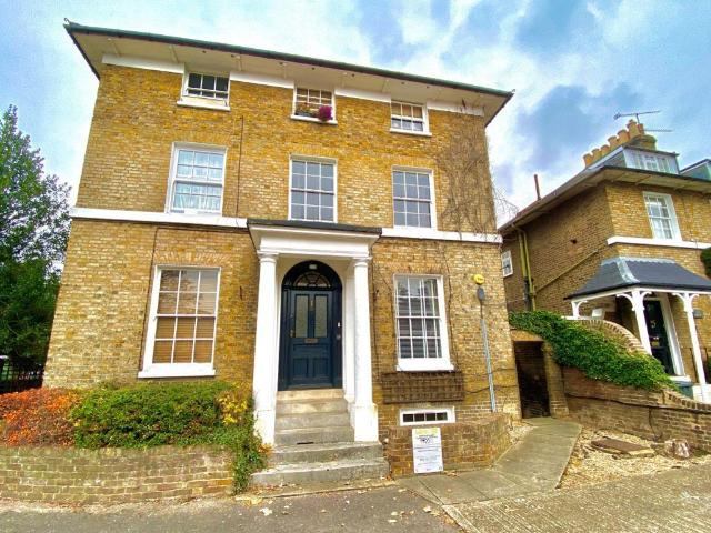 Apartment for rent in Slough