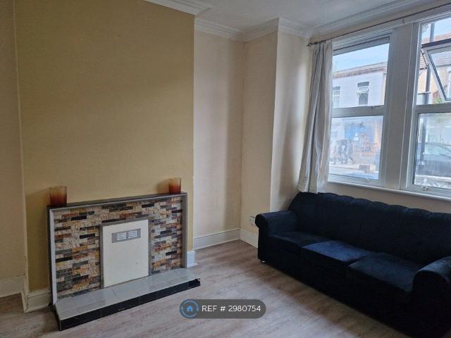 House for rent in London Borough of Ealing, Greater London
