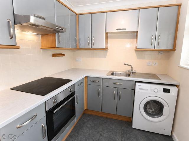 Apartment for rent in Perryfields, West Sussex