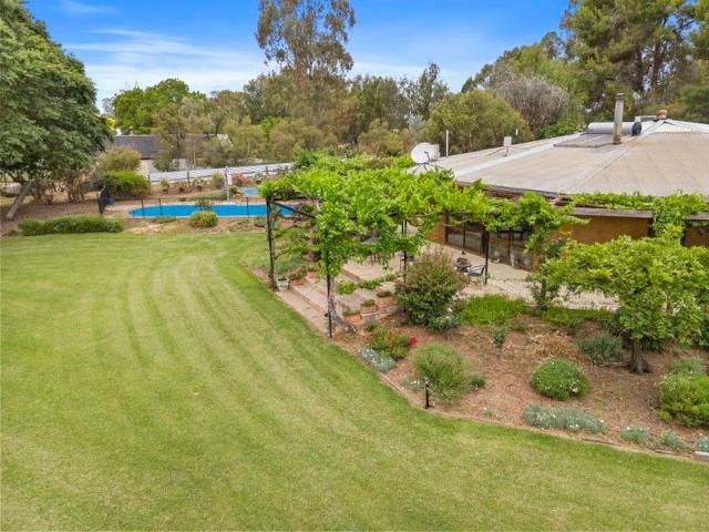 Cottage for sale in Cobram East, Victoria