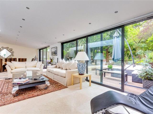 House for rent in Southfields, Greater London