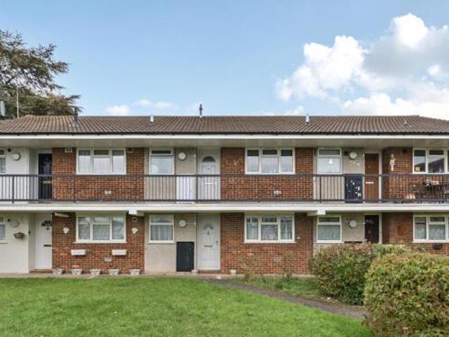 House for sale in Sutton-at-Hone and Hawley, Monks Orchard