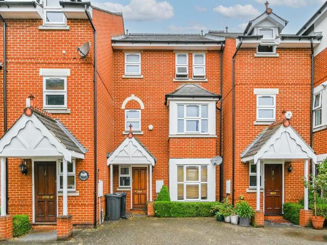 House for rent in London Borough of Hounslow, Strand