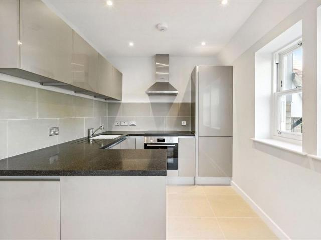 Apartment for rent in London Borough of Hounslow, Strand