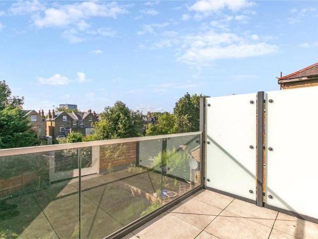 Apartment for rent in London Borough of Hounslow, Strand
