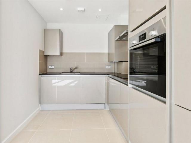 Apartment for rent in London Borough of Hounslow, Strand