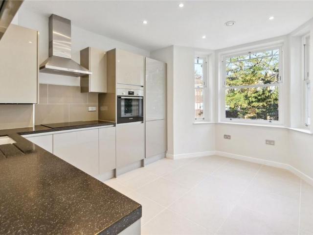 Apartment for rent in London Borough of Hounslow, Strand