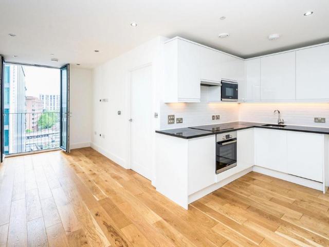 Apartment for rent in London Borough of Sutton, Greater London