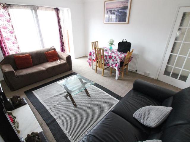 Apartment for rent in London Borough of Hounslow, Heston