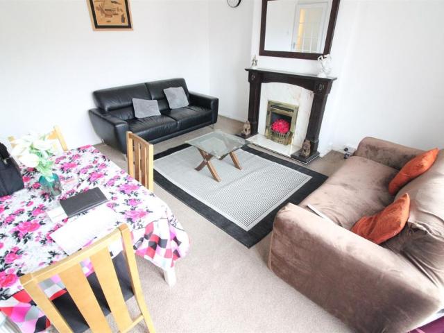 Apartment for rent in London Borough of Hounslow, Heston
