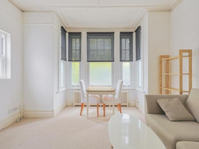 Apartment for rent in London Borough of Hounslow, Strand