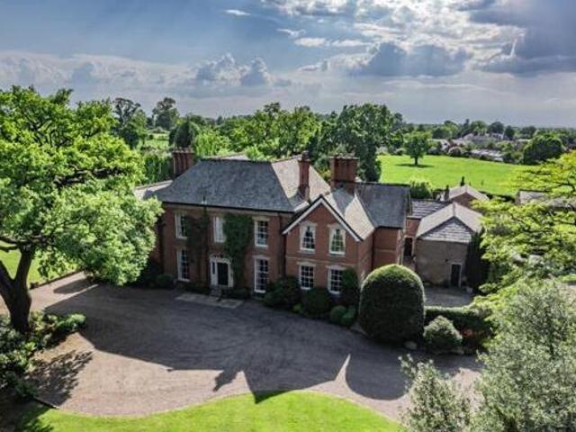 House for sale in Moss Rose, Macclesfield