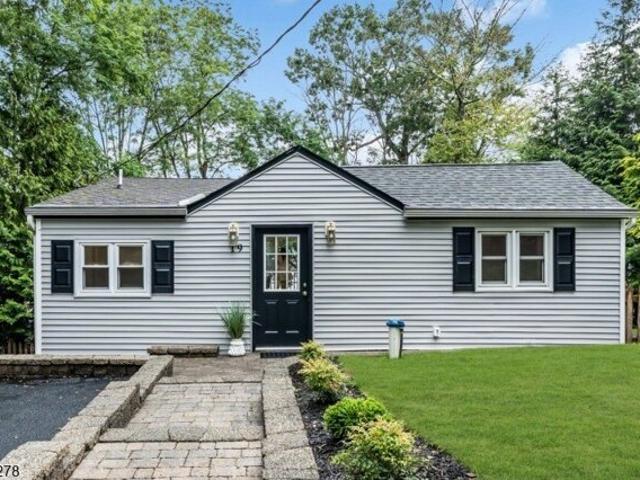 House for sale in Sperry Springs, Hopatcong