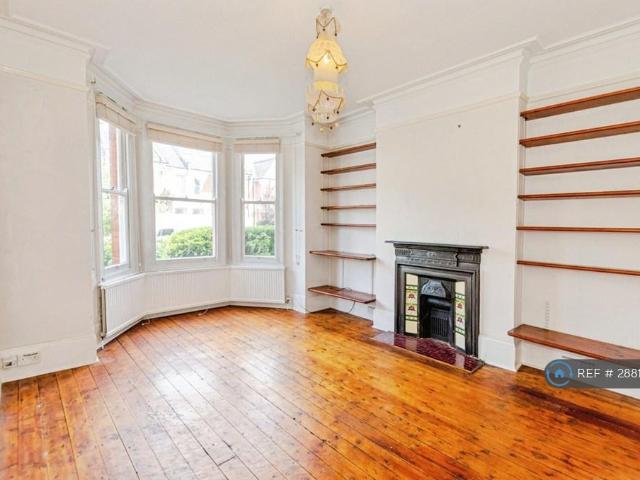 Apartment for rent in Colney Hatch, Greater London