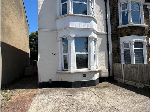 Room for rent in Alton Barnes, Essex