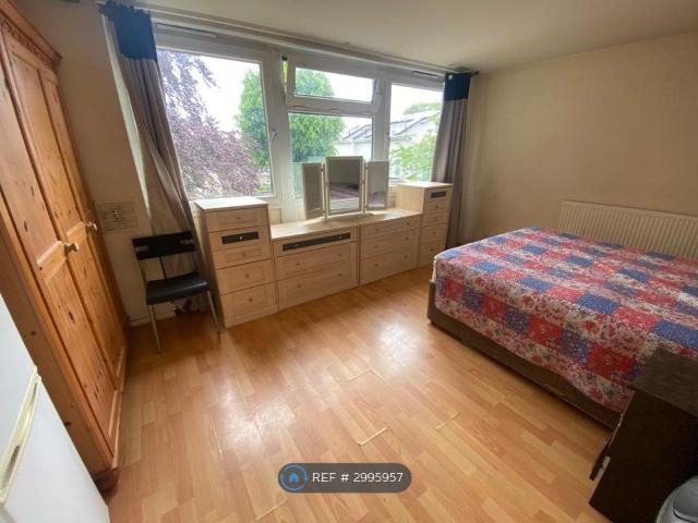 Room for rent in London Borough of Sutton, Greater London