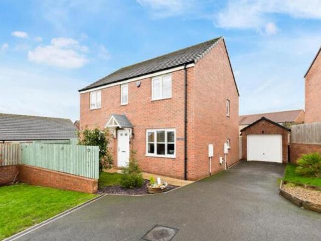 House for sale in Wrenthorpe, West Yorkshire