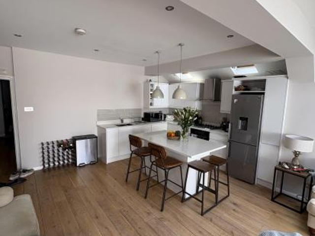 Room for rent in Southfields, Greater London