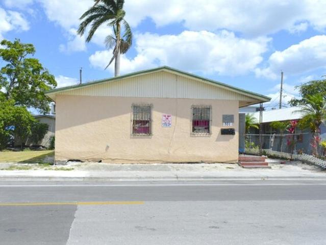 House for sale in Belle Glade