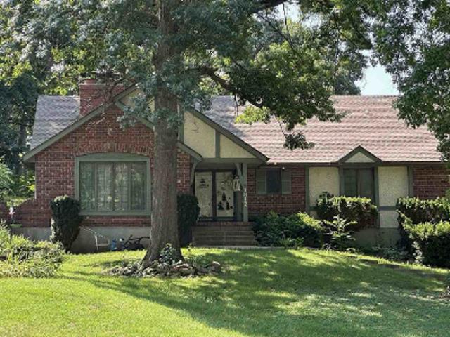 House for sale in Cherokee Estates, Blue Springs