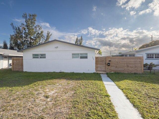 House for sale in Dania