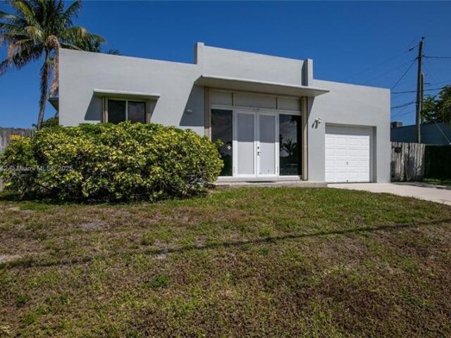 House for sale in Dania