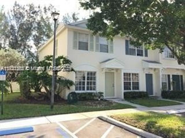 House for sale in Dania