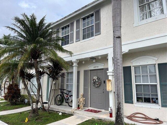 House for sale in Dania