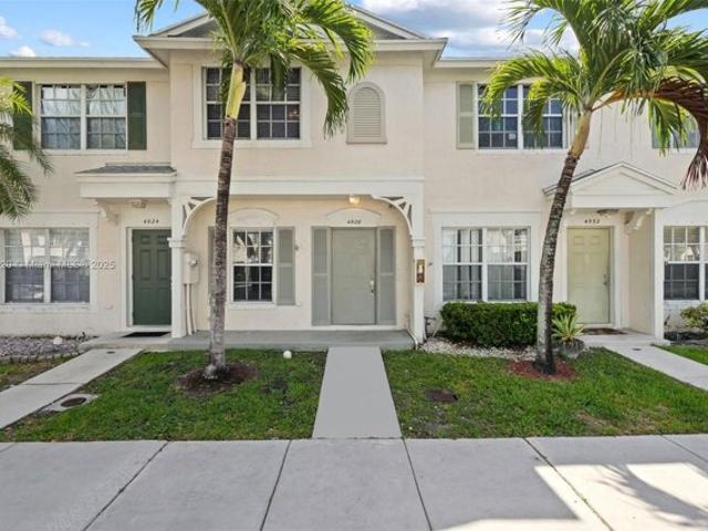 House for sale in Dania