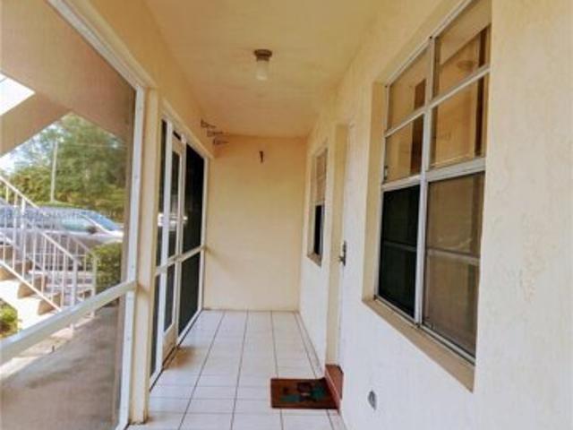 Condo for sale in Dania