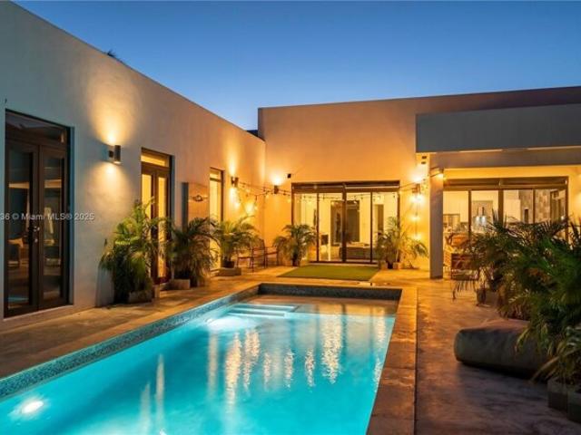 House for sale in Dania