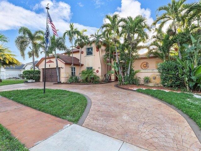 House for sale in Sunrise