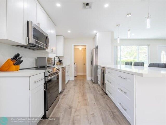 House for sale in Hallandale