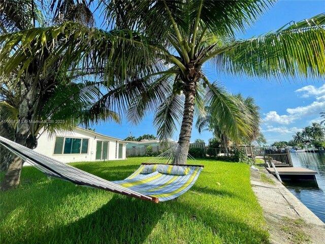 House for sale in Dania