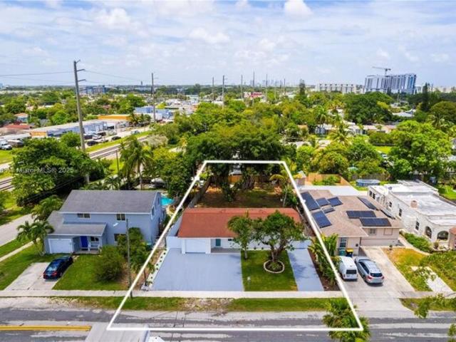 House for sale in Dania