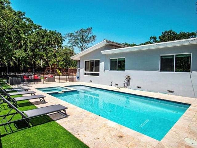 House for sale in Dania