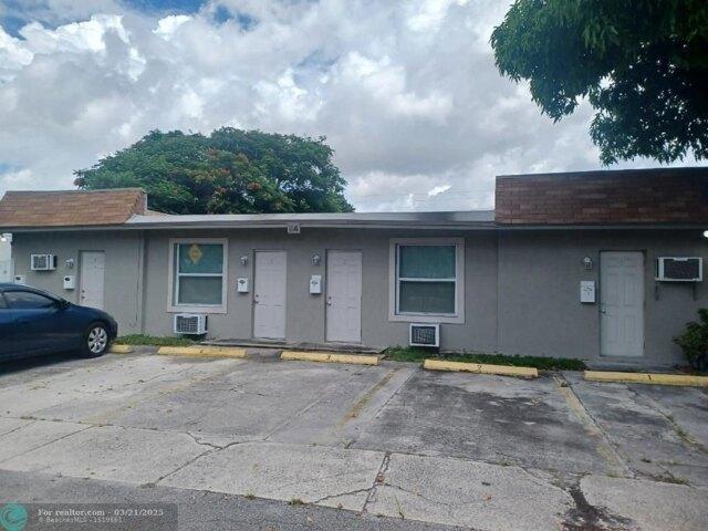 House for sale in Dania