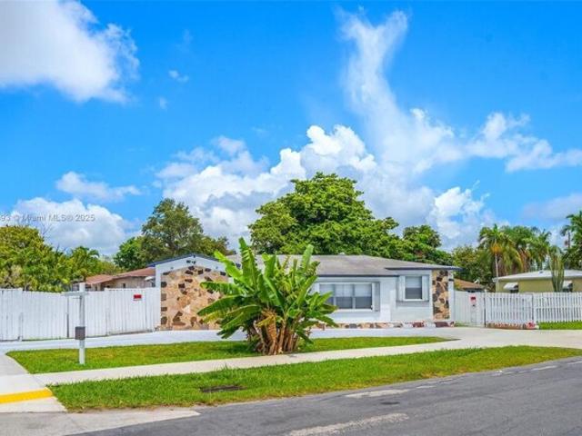 House for sale in Hallandale