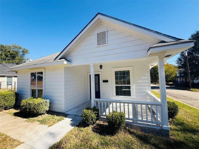 House for sale in Paris, Texas