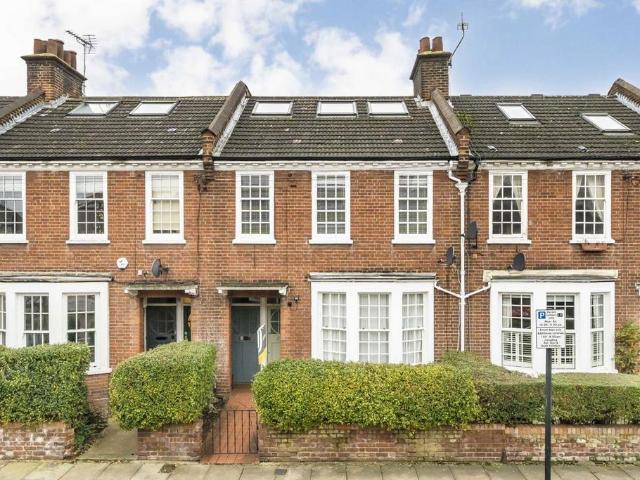 Apartment for rent in Summerstown, Greater London
