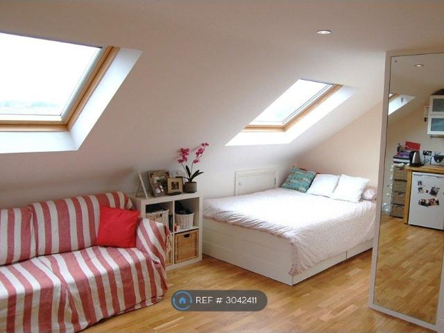 Studio for rent in Earlsfield, Greater London
