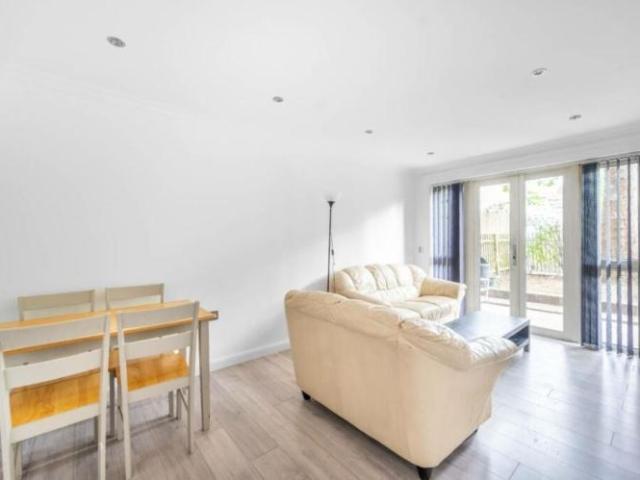 Apartment for rent in Lisson Green Estate, Greater London